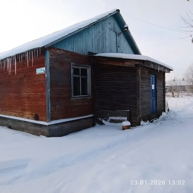 Административное здание  с земельным участком по адресу: Российская Федерация, Архангельская область, муниципальный округ Каргопольский, деревня Усачевская, ул. Молодежная, д. 10