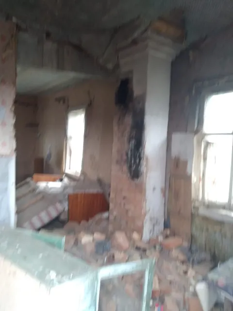 Здание,  площадью 67,6 кв.м., с кадастровым  номером  53:02:0062202:317, по адресу : Российская Федерация, Новгородская область, Боровичский муниципальный район, Кончанско-Суворовское сельское поселение, село Кончанско-Суворовское, улица Центральная, дом 40, с земельным участком  площадью 1475   кв.м. с кадастровым номером 53:02:0062202:322, по адресу: Российская Федерация, Новгородская область, Боровичский муниципальный округ, село Кончанско-Суворовское, улица Центральная,земельный участок 40