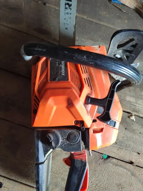 Бензопила STIHL MS 180,  бензопила Patriot 445,  комплектность  и состояние не проверялось. Находится Красноярский край, г. Уяр (383,1484/25)