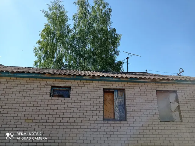 земельный участок площадью 288+/-4 кв. м с кадастровым номером 53:24:0030302:31 с расположенным на нем зданием площадью 77,1 кв. м, с кадастровым номером 53:24:0030302:137, расположенные по адресу: Новгородская область, район Старорусский, городское поселение город Старая Русса, г.Старая Русса, мкр Городок, д.27, корп 5.