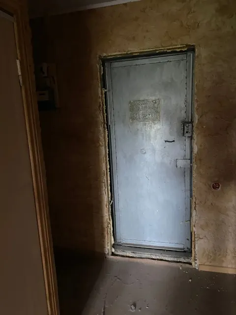 Нежилое помещение площадью 8,5 кв.м., с кадастровым номером 31:06:0322003:1874, расположенные по адресу: Белгородская обл., г. Старый Оскол, микрорайон Горняк, д. 33.