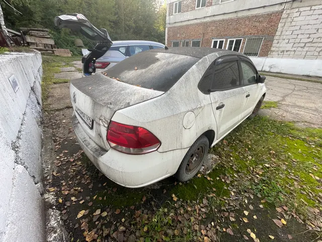 Легковой автомобиль седан Volkswagen POLO, 2013 г.в., г/н K340MA124, VIN XW8ZZZ61ZEG007305, номер кузова XW8ZZZ61ZEG007305, номер двигателя 475666, цвет белый. Начальная цена продажи 586 300 руб. Задаток 87960 руб.