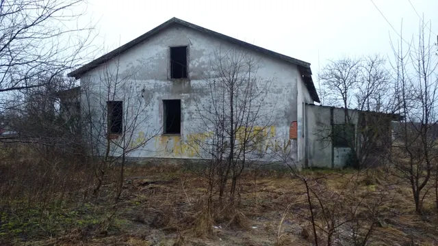 Нежилое здание, наименование – Баня, с кадастровым номером 39:10:390004:146, общей площадью 115,58 кв.м., расположенное по адресу: Калининградская область, р-н. Полесский, п. Сосновка ул. Новая, д.9а, и земельный участок, на котором расположено здание, с кадастровым номером 39:10:390004:252, площадью 1200 кв.м.,  расположенный по адресу: Калининградская область, р-н. Полесский, п.Сосновка ул. Новая, д.9а