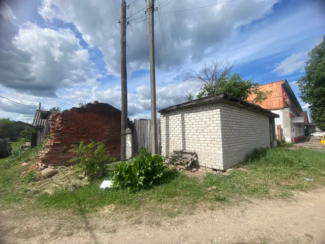 Находящиеся в муниципальной собственности нежилое помещение с кадастровым номером 32:11:0000000:997, площадью 24,8 кв.м., расположенное на земельном участке с кадастровым номером 32:11:0000000:1773, площадью 123,0 кв.м., по адресу: Российская Федерация, Брянская область, муниципальный район Клетнянский, городское поселение Клетнянское, поселок Клетня, улица Вокзальная, д.12а