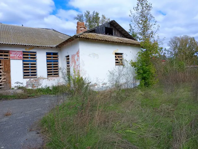 Нежилое здание, общей площадью 258,4 кв. м, год постройки 1959, количество этажей 1, в том числе подземных 0, кадастровый номер 22:04:340001:511, по адресу: Алтайский край, р-н Бийский, п. Чуйский, ул. Центральная, д. 12, расположенное на земельном участке с кадастровым номером 22:04:340001:111, площадью 4182 кв. м.