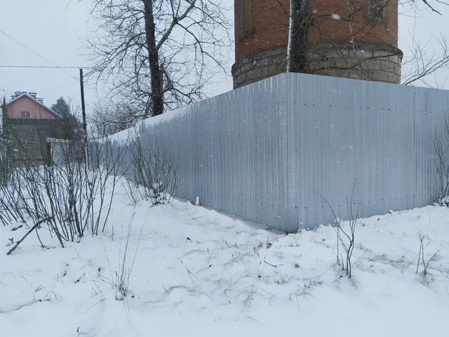 Здание водонапорной башни площадью 18,6 кв.м., с кадастровым номером 29:01:000000:3893, расположенное по адресу: Российская Федерация, Архангельская область, м.о. Вельский, рп. Кулой, ул. Комсомольская, д. 38В и земельный участок площадью 409 кв.м., с кадастровым номером 29:01:200138:2, по адресу: Российская Федерация, Архангельская область, м.о. Вельский, рп. Кулой, ул. Комсомольская, з/у 38В
