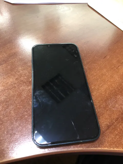 Сотовый телефон марки Iphone 13 в корпусе синего цвета,объем памяти 256 gb (трещина на экране, задняя панель разбита, телефон заблокирован) — 1 шт.