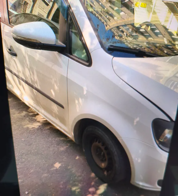 Д-к Ковальчук А.В. А/м VOLKSWAGEN TOURAN, г/в 2012, г/н Р567МО123, VIN WVGZZZ1TZCW076804. Обременение:арест, н/ц 967 000,00 руб., з-к 193 400,00 руб., ш/а 9 670,00 руб.