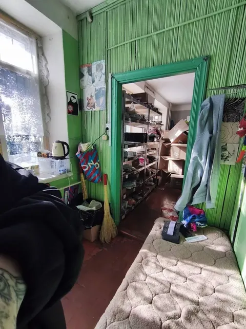 нежилое помещение с земельным участком