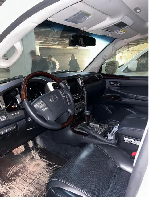 Автомобиль Lexus LX 570 (универсал), 2014 года выпуска, цвет - белый, идентификационный номер (VIN) JTJHY00W904161520, государственный номер М003МР54 (арест, повтор).