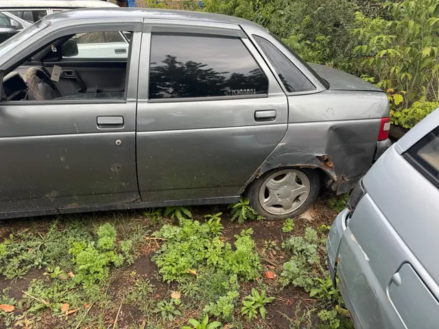 Лот №1 – Автомобиль ВАЗ 21104,  2005 г.в.,  (64-011065)