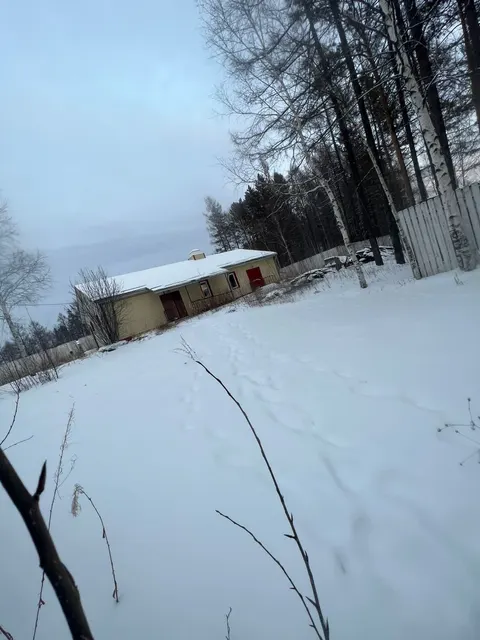 Объект недвижимого имущества с кадастровым номером 28:06:010803:308 – ЗДАНИЕ, площадью 160,2 кв.м., расположенное на земельном участке с кадастровым номером 28:06:010802:6, площадью 1080 кв.м., местоположение: Амурская область, г. Тында, пер. Комарова 5А.