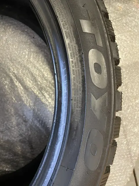 Автомобильная зимняя шина TOYO Observe G-3 Ice 295/40 R21