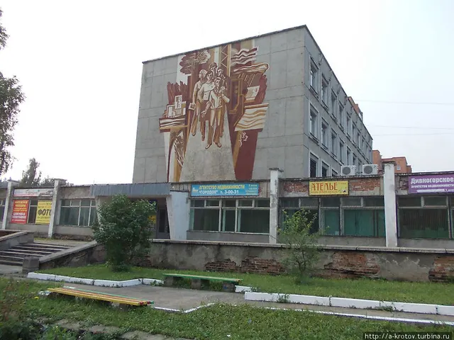 Нежилое здание площадью 1802,6 кв.м с кадастровым номером 24:46:0103005:33 с земельным участком площадью 2966,0 кв.м с кадастровым номером 24:46:0103005:220, расположенные по адресу: Российская Федерация, Красноярский край, г. Дивногорск, ул. Бориса Полевого, д. 1.