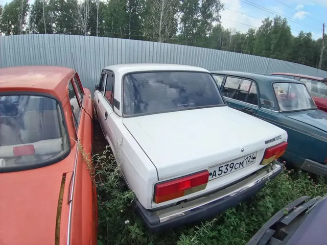 Автомобиль LADA 210740, г/н А539СМ124, 2010 г.в., VIN XTA210740A2993279, двигатель № 9666631, цвет белый комплектность и состояние  не проверялась данное  имущество обращено в доход государства, (Документы отсутствуют)Находится в Дзержинском районе
