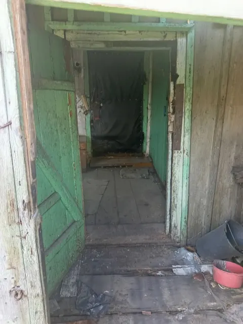 Квартира. земельный участок