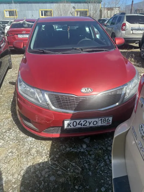 Автомобиль марки КИА РИО, г/з К042УО186, VIN Z94CB41AADR130564, цвет красный, г/в 2013 ТС обременено ЗАЛОГОМ. По общему правилу при переходе права собственности залог сохраняется в соответствии со ст. 353 ГК РФ; приобретатель имущества приобретает права и несет обязанности залогодателя. Риски, связанные с сохранением залога и возможностью обращения взыскания на предмет залога, несет приобретатель. ТС имеет ограничения ФССП на регистрационные действия (ключи и документы отсутствуют).