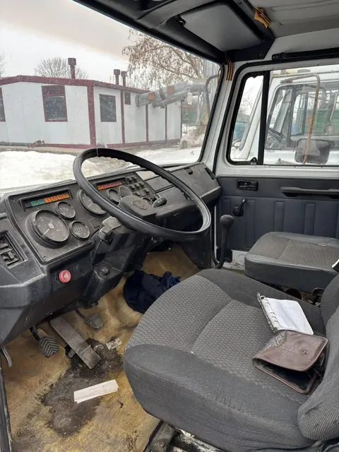 ТС КО-440-2; VIN XVL483213D0003051; Наименование (тип ТС) МУСОРОВОЗ; Категория ТС (А,В,С,D,прицеп) С; Год изготовления ТС 2013; Модель, номер двигателя Д245,7Е4 815794; Шасси (рама) № Х96330900D1044683; Кузов (кабина, прицеп) Белый; Мощность двигателя, л.с. (кВт) 125.4 л.с (92.2 кВт); Рабочий объем двигателя , куб см. 4750; Тип двигателя ДИЗЕЛЬНЫЙ; Экологический класс ЧЕТВЕРТЫЙ; Разрешенная максимальная масса , кг 8180; Масса без нагрузки, кг 4950.