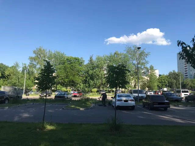 Аукцион в электронной форме на право размещения объектов, не являющихся объектами капитального строительства, предназначенных для обеспечения занятий физической культурой, спортом, обустройства раздевалок, мест хранения спортивного инвентаря, на земельном участке с адресным ориентиром: г. Москва, ул. Днепропетровская, д. 12А, площадью 5 000 кв. м