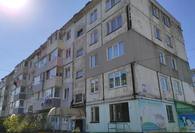 Жилое помещение, эт.1, общ.пл.62,7кв.м., кад.№25:31:010406:2689, адрес: Приморский край, г.о. Находкинский, г. Находка, ул. Кирова, д. 3, кв. 1, сведения о зарегистрированных: Алигаджиева Р.М., задолженность по капремонту на 26.08.2026 - 1 009,47руб., соб-к Алигаджиева Р.М.