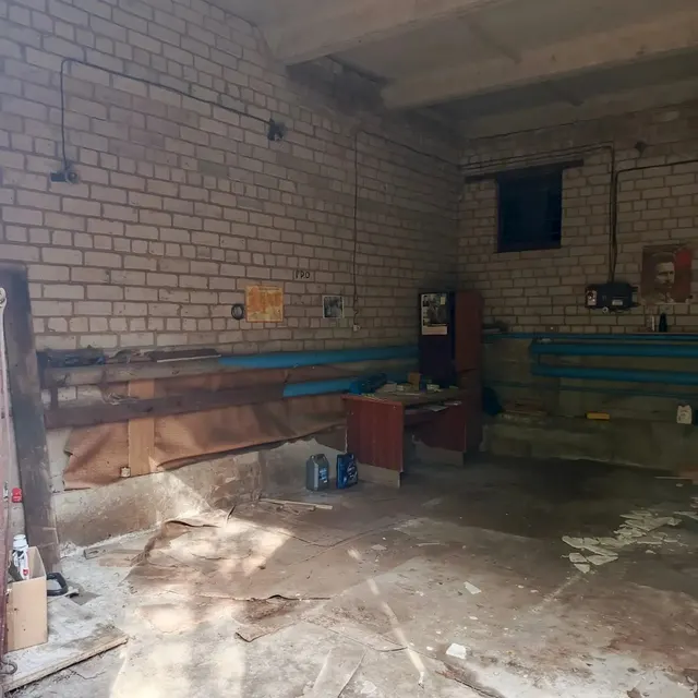 Нежилое помещение (гараж), площадью 39,7 кв.м, расположенное на 1 этаже здания по адресу: Вологодская область, Вашкинский муниципальный район, сельское поселение Липиноборское, село Липин Бор, улица Смирнова, дом 8а.