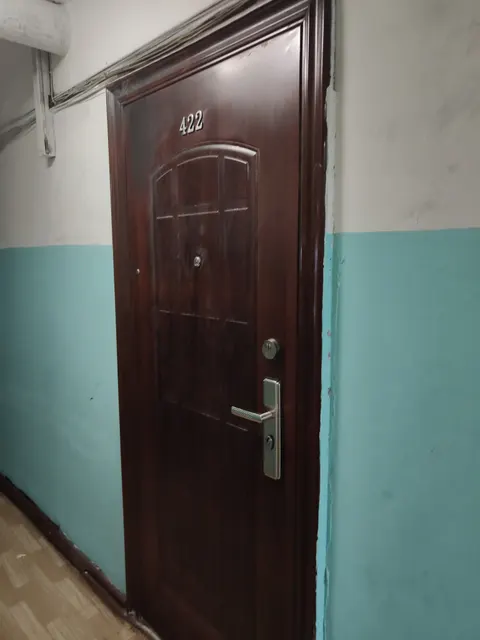 Лот № 1. Комната площадью 18 кв. м, кадастровый номер 60:25:0031302:319. Местоположение: Псковская обл., г. Великие Луки,пр-кт Октябрьский, д. 54, к. 422. На 12.10.2026 зарегистрировано 0 человек, на 13.10.2026 на миграционном учете по месту пребывания состоят 7 иностранных граждан, на 24.09.2026 задолженность по взносам за капитальный ремонт составляет 1867 руб 68 коп. пени 54 руб. 85 коп.Должник (собственник) – Хусанов А.Х.
