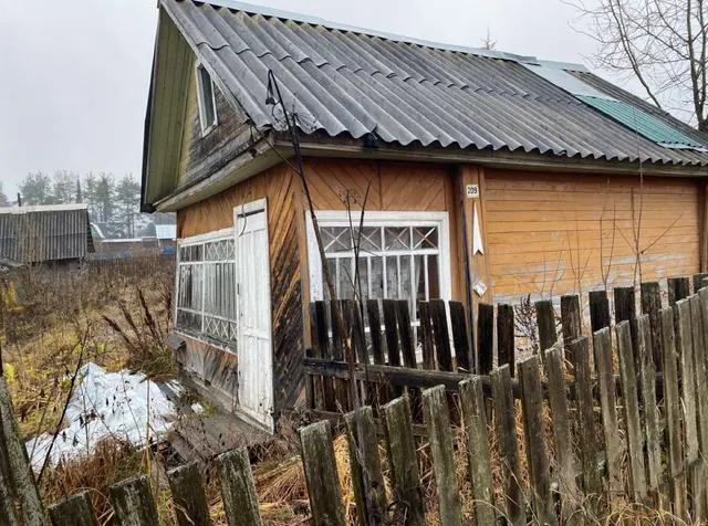 Нежилое здание (садовый домик) по адресу: г. Сыктывкар, Дырносский садоводческий комплекс, садовое товарищество «Березка», проезд 3, участок № 209, одновременно с земельным участком