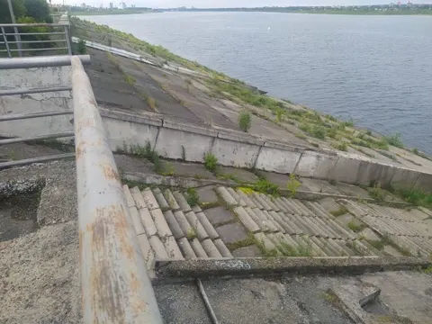 Сооружение площадью застройки 3353,6 кв.м. с кадастровым номером 70:21:0100056:495, расположенное по адресу: Томская область, г. Томск, ул. Набережная Томи, д. 29, строен. 1.