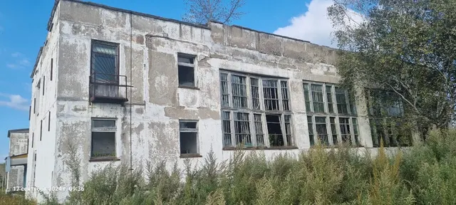 Нежилое здание, наименование: дом культуры, 2-этажное, в том числе подземных 1, площадью 1881,8 кв.м, с кадастровым номером 25:04:100001:340, местоположение: Приморский край, Кавалеровский район, с. Зеркальное, ул. Мира, д. 1, под демонтаж (разборка с целью сноса). Права на земельный участок, на котором расположен Объект, Покупателю не передаются.