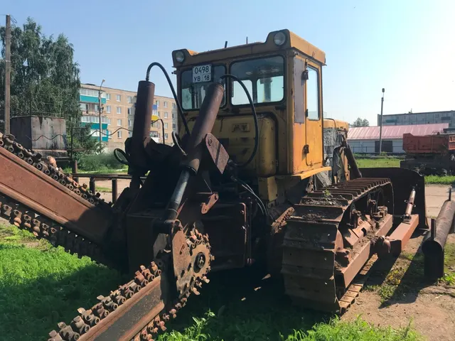 Самоходная двухбаровая машины БР-2 на базе трактора Т-170, 1996 года выпуска, заводской № машины (рамы): 109299, государственный регистрационный знак: 0498УВ18.