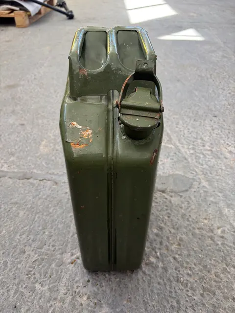 Высвобождаемое движимое военное имущество службы горючего и смазочных материалов