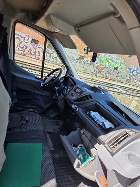 Автомобиль (фургон грузовой бортовой) Ford Transit, 2017 г.в., г/н Н516АК154, VIN: Z6FDXXESGDHE81297, белого цвета (арест)