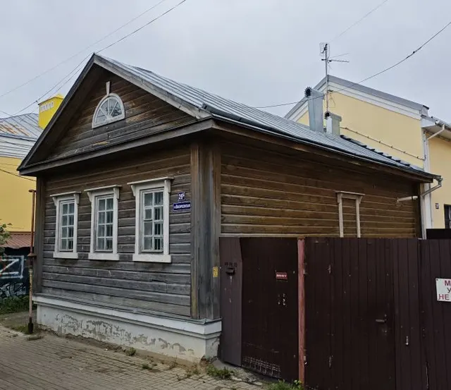 Продажа находящегося в федеральной собственности объекта недвижимого имущества площадью 54 кв. метра (кадастровый номер 40:26:000342:63), по адресу: Калужская область, г. Калуга, ул. Воскресенская, д. 26Б, являющегося объектом культурного наследия федерального значения, одновременно с находящимся в федеральной собственности земельным участком площадью 71 кв. метр (кадастровый номер 40:26:000342:621), на котором расположен такой объект.