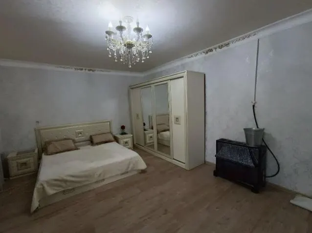 Жилой дом, площадью 35,1 кв.м., кадастровый номер 20:15:0901005:277; Жилой дом, площадью 70,6 кв.м., кадастровый номер 20:15:0901005:278; Земельный участок (для ведения личного подсобного хозяйства), площадью 1661+/-14 кв.м., кадастровый номер 20:15:0901005:194.