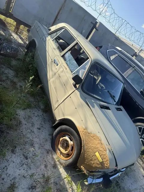 Автомобиль марки ВАЗ 21063, г.р.з. В539ХО89, 1988 г.в.  (ключи и документы отсутствуют, техническое состояние не проверялось, пробег не известен). Имущество продается в том виде, в каком оно есть, в случае продажи возврату/обмену не подлежит. За скрытые дефекты имущества Продавец ответственности не несет.