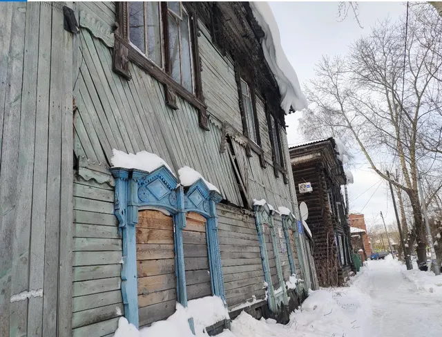 Нежилое здание площадью 204,9 кв. м, расположенное по адресу: Томская область, г. Томск, ул. Шишкова, д. 27, с отчуждаемым земельным участком площадью 626,0 кв. м, занимаемым указанным зданием и необходимым для его эксплуатации, расположенным по адресу: Российская Федерация, Томская область, городской округ Город Томск, город Томск, улица Шишкова, земельный участок 27