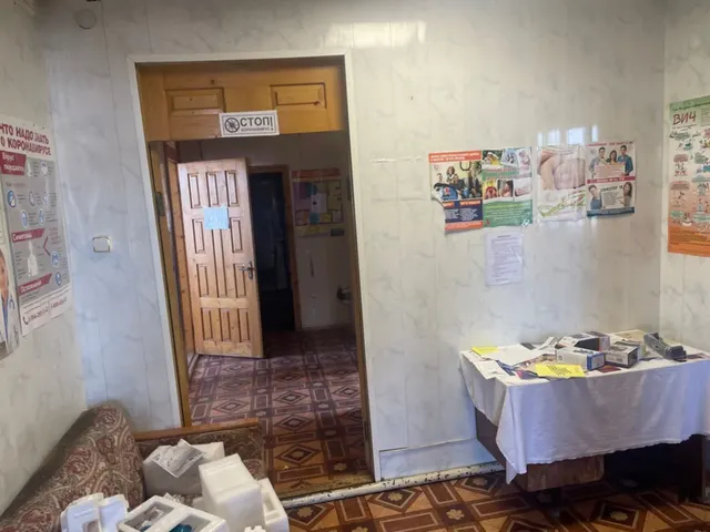 Имущественный комплекс в составе которого земельный участок общей площадью 551 кв.м., нежилое здание 94,5 кв.м, сарай 7,4 кв.м., сарай, 20,7 кв.м., сливная яма 1,8 кв.м., расположенный по адресу: Липецкая обл., Елецкий район, с. Воронец, ул. Садовая, дом №2