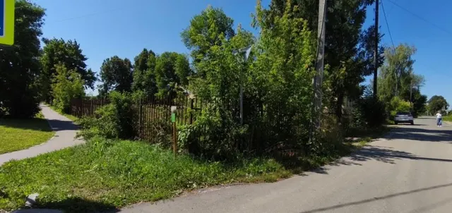 Забор металлический, протяжённость: 549 м; год ввода в эксплуатацию: 2011; место нахождения забора: Ивановская область, г. Комсомольск, ул. Ленина, д. 32