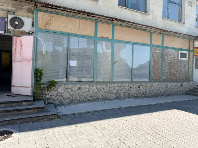 Нежилое помещение, общей площадью 37,0 кв.м., с кадастровым номером 90:02:010102:5483, расположенное по адресу: Республика Крым, р-н Белогорский, г. Белогорск, ул. Луначарского, 17, пом.3