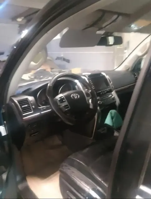 Toyota Land Cruiser 200, 2012 г.в., г/н С090СС14, цвет ЧЕРНЫЙ, VIN JTMHX05J204009663. Собственник ГУП ЖКХ РС(Я).