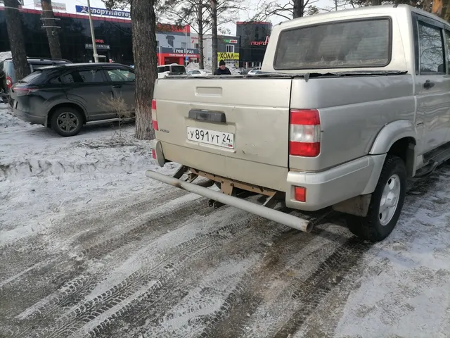 Грузовой бортовой автомобиль УАЗ 23632 UAZ PICKUP, 2010г.в., г/н У891УT24, VIN ХТТ236320А0003506, номер кузова ХТТ236320А0003506, номер шасси 23630А0550090, номер двигателя 409040, А3001171, цвет сереб желт металлик. Начальная цена продажи 447 950 руб. Задаток 67200 руб.
