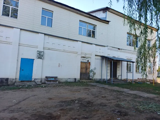 Нежилое здание клуба с кадастровым номером 56:19:1203001:2477, общей площадью 525.3 кв. м., расположенного на земельном участке с кадастровым номером 56:19:1203001:2475, общей площадью 2093 кв. м., по адресу: Российская Федерация, Оренбургская область, м.р-н Новосергиевский, с.п. Покровский сельсовет, с.Покровка, ул. Советская, зд. 35.