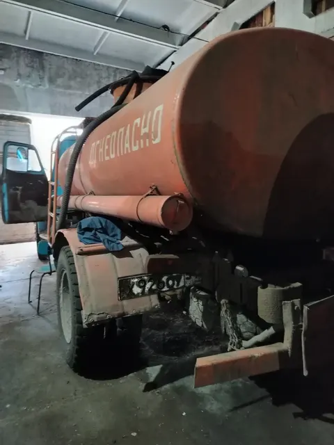 Грузовой автомобиль  ГАЗ 5312, 1988 г.в., г/н Х926УО54, VIN: XTH531200J1207208, голубого цвета. Ключей от ТС нет, при визуальном осмотре не на ходу (залог)