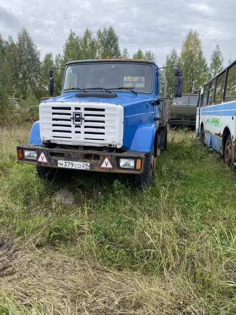 Транспортное средство ЗИЛ 433110, 2008 года выпуска, цвет - синий, VIN XTZ43311083498220, государственный номер H379CO29. Состояние ТС: в рабочем состоянии, ржавчина по всему кузову, повреждения ЛКП, подкапотное пространство проверено.