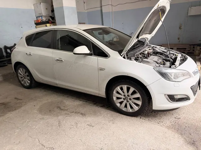 Автомобиль Опель P-J ASTRA, г.в. 2013, VIN: XUFPE6DC5Е3005845, г/н: Е562ВХ11, Документы: Нет, Ключи: Нет, Примечание: Нет. АС ПИБИ: 11-008549-1