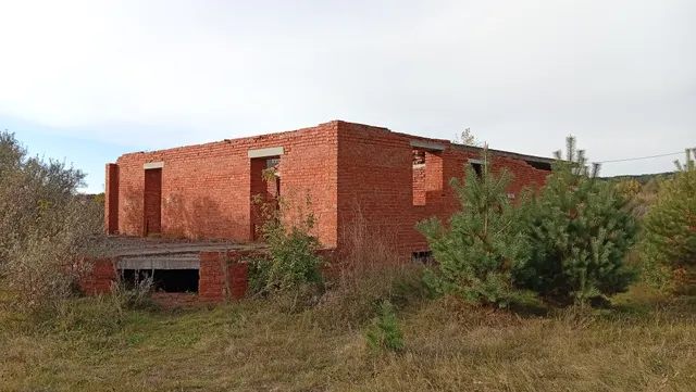 Здание незавершенного строительства с з/у