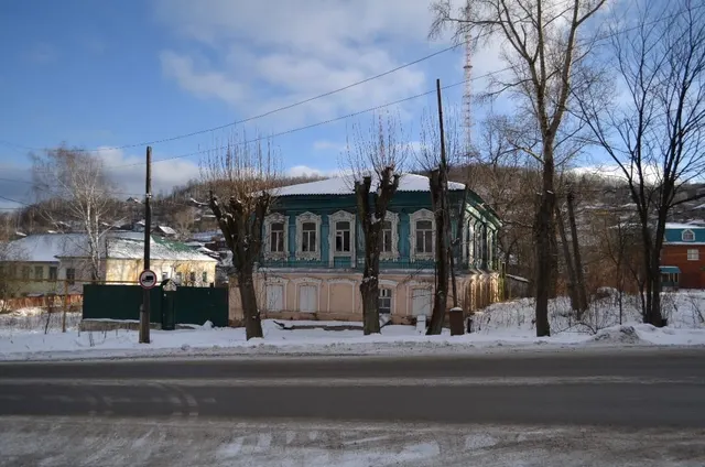 Нежилое здание, назначение: нежилое, общей площадью 245,3 кв.м., количество этажей: 2, в том числе подземных 0, кадастровый номер: 74:25:0304309:114, расположенное по адресу: Российская Федерация, Челябинская область, городской округ Златоустовский, город Златоуст, улица им. В.И.Ленина, дом 35
