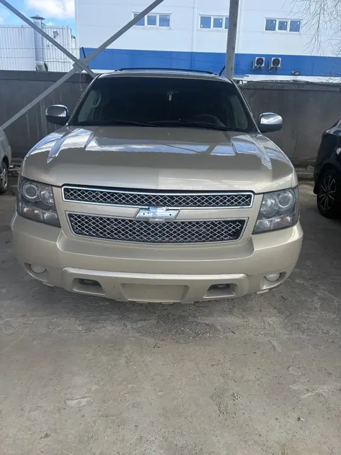 Автомобиль марки "CHEVROLET GMT 900 (Tahoe)" 2011 г.в.,VIN XWFSK6E01B0000444 г/р/з Н526НР797, золотого цвета.ТС обременено ЗАЛОГОМ. По общему правилу при переходе права собственности залог сохраняется в соответствии со ст. 353 ГК РФ; приобретатель имущества приобретает права и несет обязанности залогодателя. Риски, связанные с сохранением залога и возможностью обращения взыскания на предмет залога, несет приобретатель. ТС имеет ограничения ФССП на рег дей-я (ключи и документы отсутствуют)