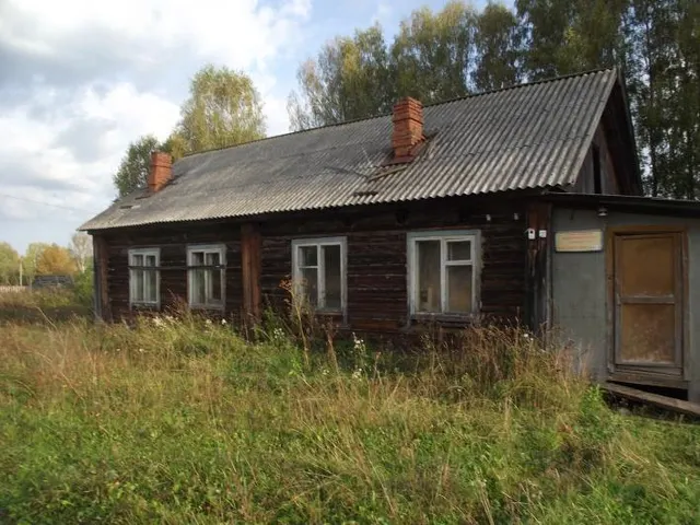Здание и земельный участок по адресу: д. Сылвож, ул. Молодежная, д. 3