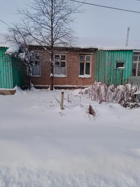 Нежилое помещение № 1 и № 2 на земельном участке с кадастровым номером 18:18:078003:103 с. Тарасово, ул. Школьная, д.8.